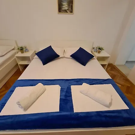 Olga 2 * Makarska