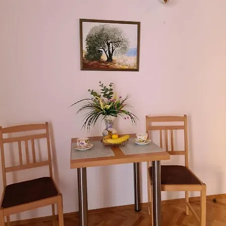 Olga 2 Apartment Makarska