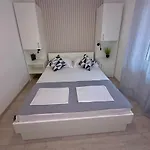 Olga 2 Apartment Makarska