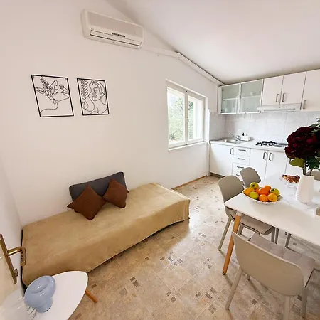 Olga 2 Apartment *